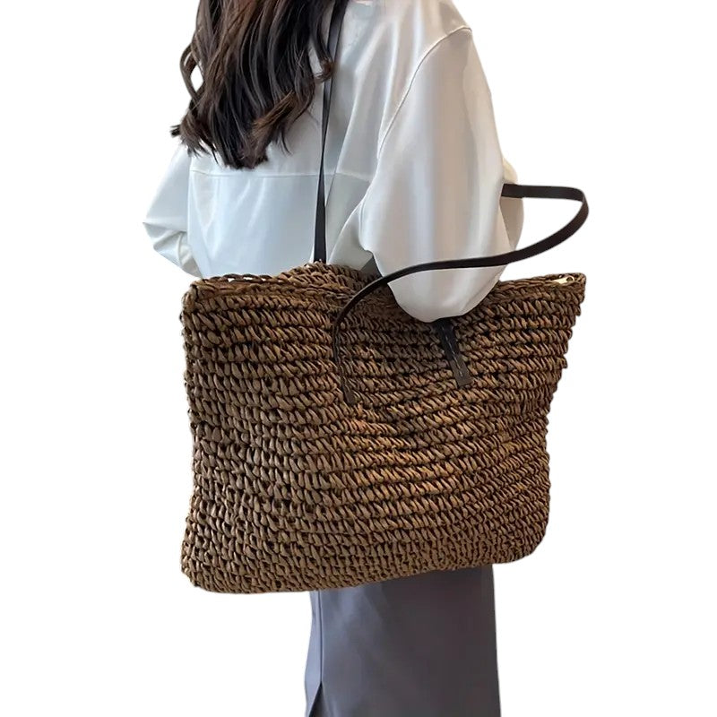 "Liv | Bolsa de Tela Tejida" can be rephrased as "Liv | Bolsa de Tela Artesanal".