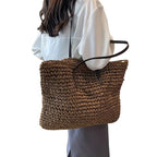 "Liv | Bolsa de Tela Tejida" can be rephrased as "Liv | Bolsa de Tela Artesanal".
