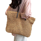 "Liv | Bolsa de Tela Tejida" can be rephrased as "Liv | Bolsa de Tela Artesanal".